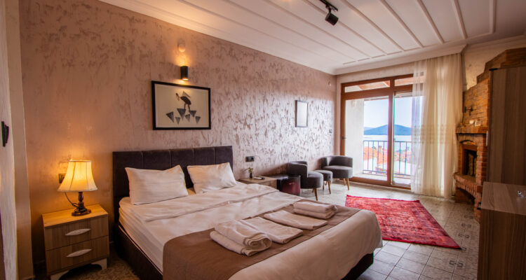 Cundera Otel Oda İletişim