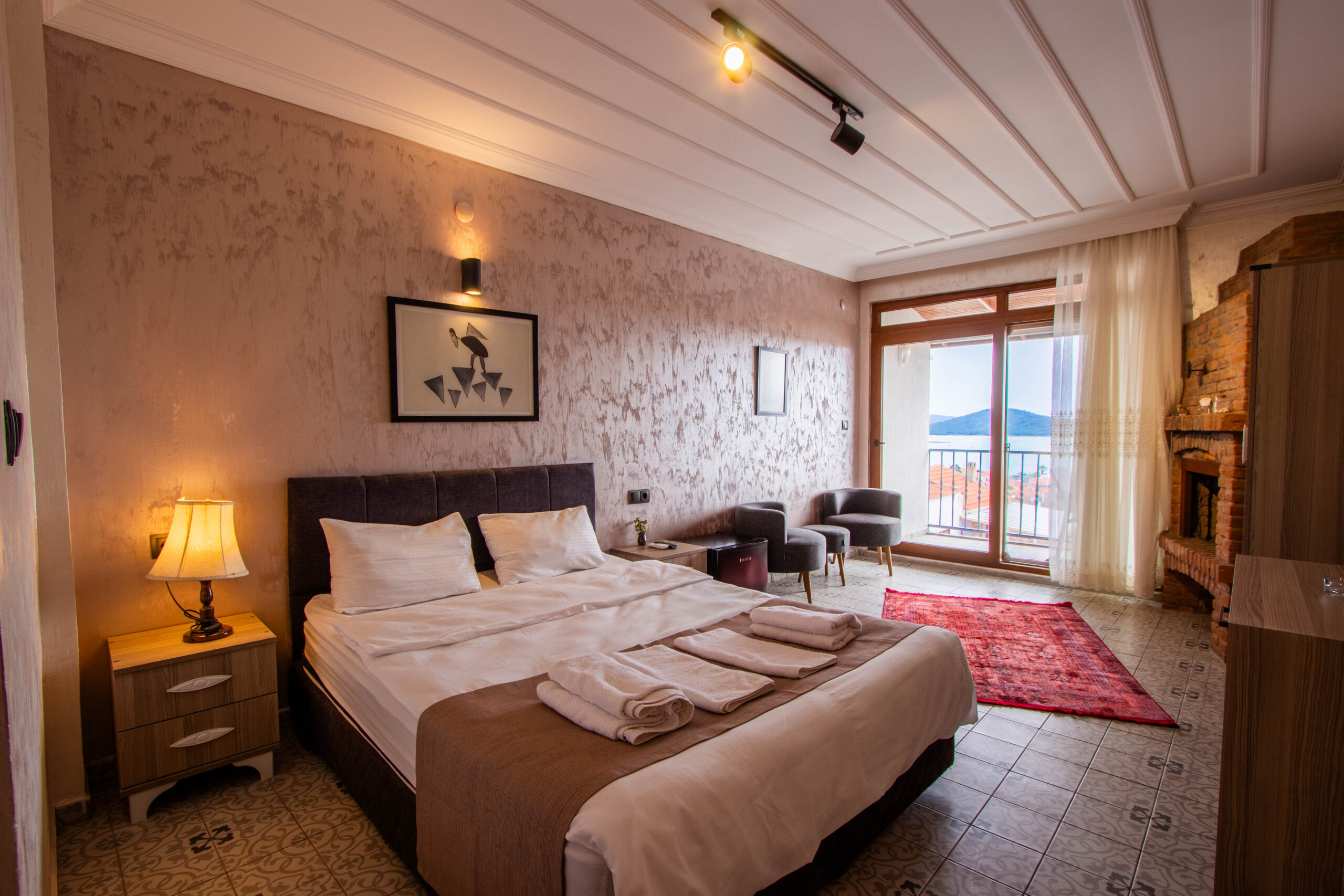 Cundera Otel Oda İletişim